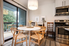 Group Stays - Large Renovated Apartment with Pool and Hot Tub
